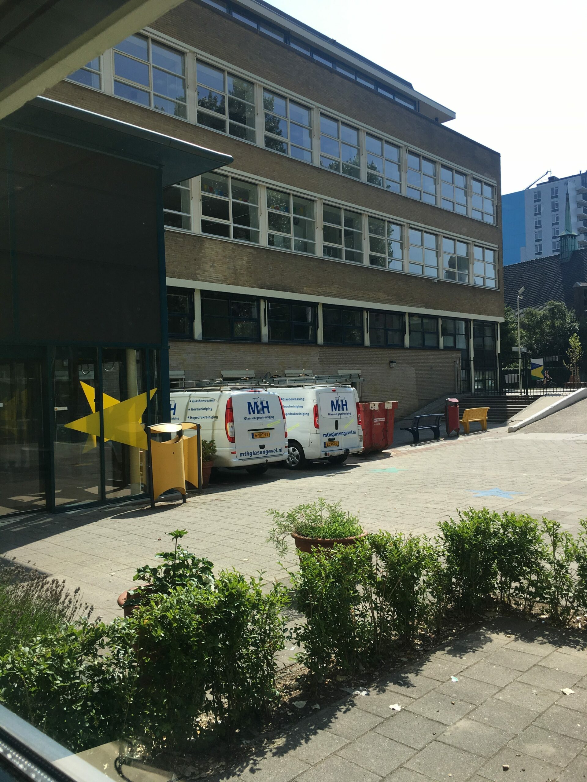 MTH bedrijfsbussen voor professionele glas- en gevelreiniging